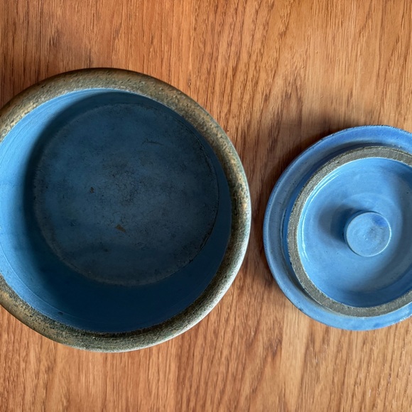 Antique blue stoneware crock with lid - Picture 6 of 8